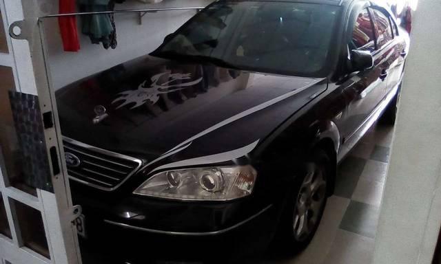 Ford Mondeo 2.0 2004 - Bán ô tô Ford Mondeo 2.0 năm sản xuất 2004, màu đen, 210 triệu