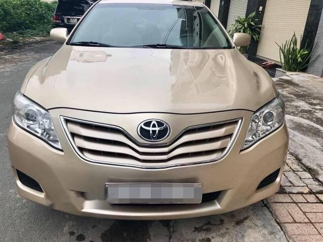 Toyota Camry LE 2010 - Bán xe Toyota Camry LE đời 2010, màu vàng