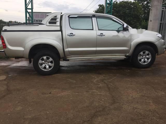 Toyota Hilux 3.0 2010 - Bán xe Toyota Hilux 3.0 đời 2010, xe nhập chính chủ giá cạnh tranh