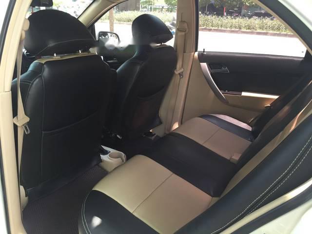 Chevrolet Aveo 2015 - Cần bán lại xe Chevrolet Aveo năm 2015, màu trắng số tự động, giá 348tr