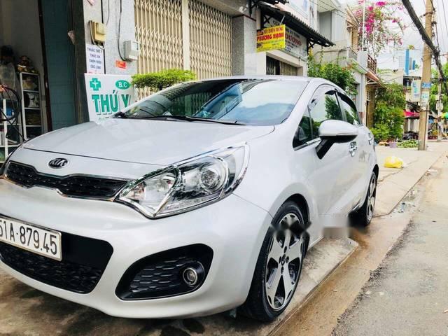 Kia Rio  1.4AT 2015 - Cần bán xe Kia Rio Hatchback, máy 1.4 số tự động, xe chạy rất tiết kiệm nhiên liệu, nhập khẩu Hàn Quốc