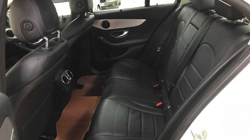 Mercedes-Benz C class  AT  2015 - Cần bán lại xe Mercedes AT đời 2015, màu trắng số tự động