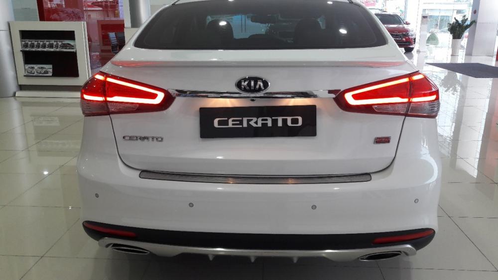 Kia Cerato 2.0 AT 2018 - Bán Cerato 2.0 AT phiên bản mới nhất, giá 635 tr đồng
