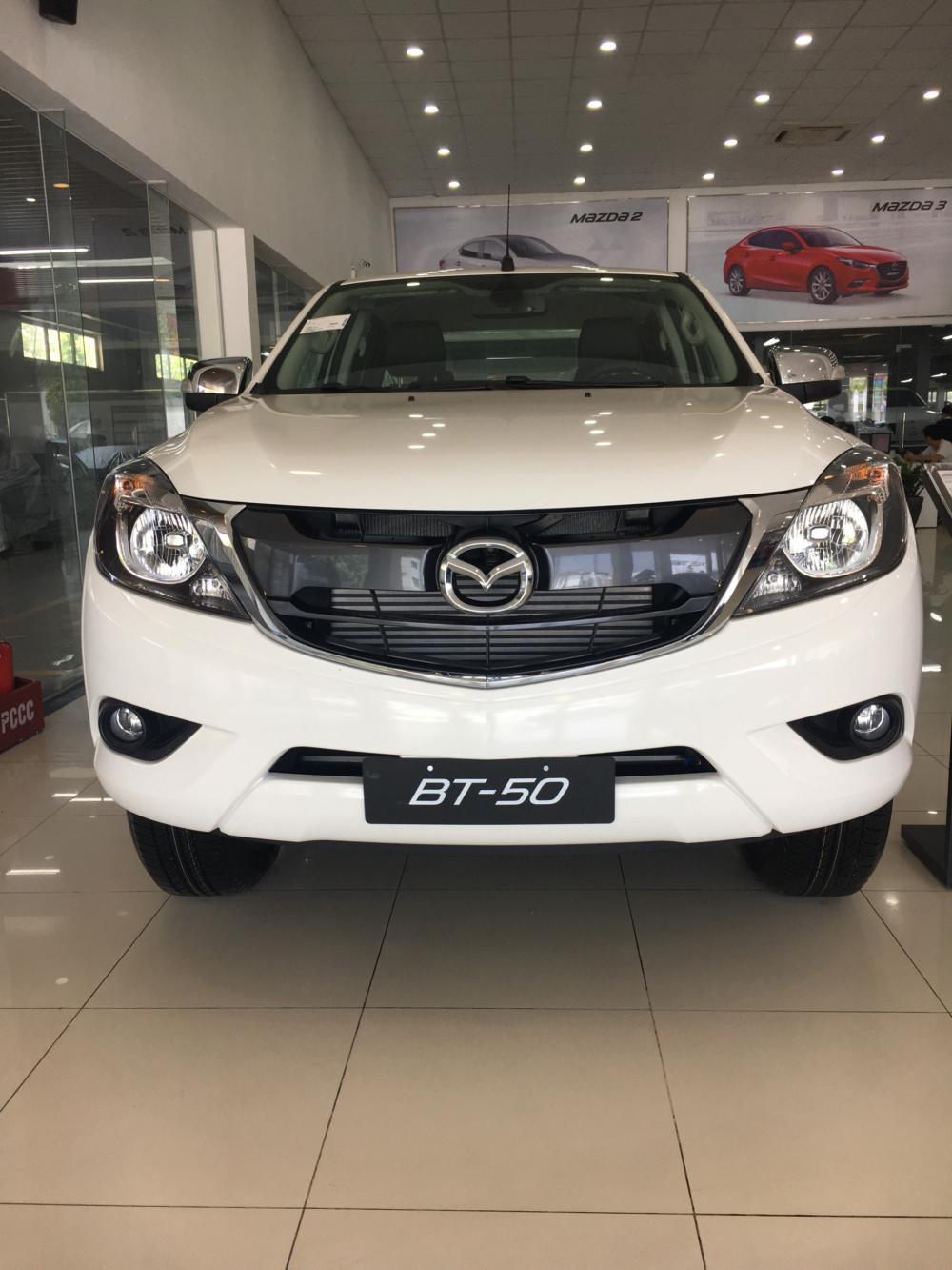 Mazda BT 50 2018 - Bán Mazda BT 50 BT-50 sản xuất năm 2018, màu trắng, xe nhập giá cạnh tranh