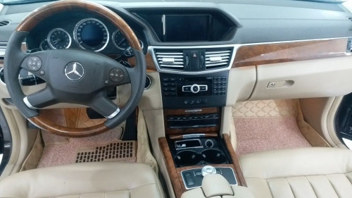 Mercedes-Benz E class  3.0 AT  2011 - Cần bán gấp Mercedes 3.0 AT 2011, màu đen, xe nhập 