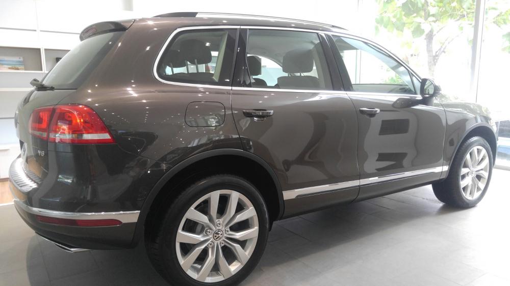 Volkswagen Touareg 2017 - Bán xe Touareg 3.6V, V6, ưu đãi 40tr + Nhiều ưu đãi hấp dẫn. LH: 0944064764 Ngọc Giàu