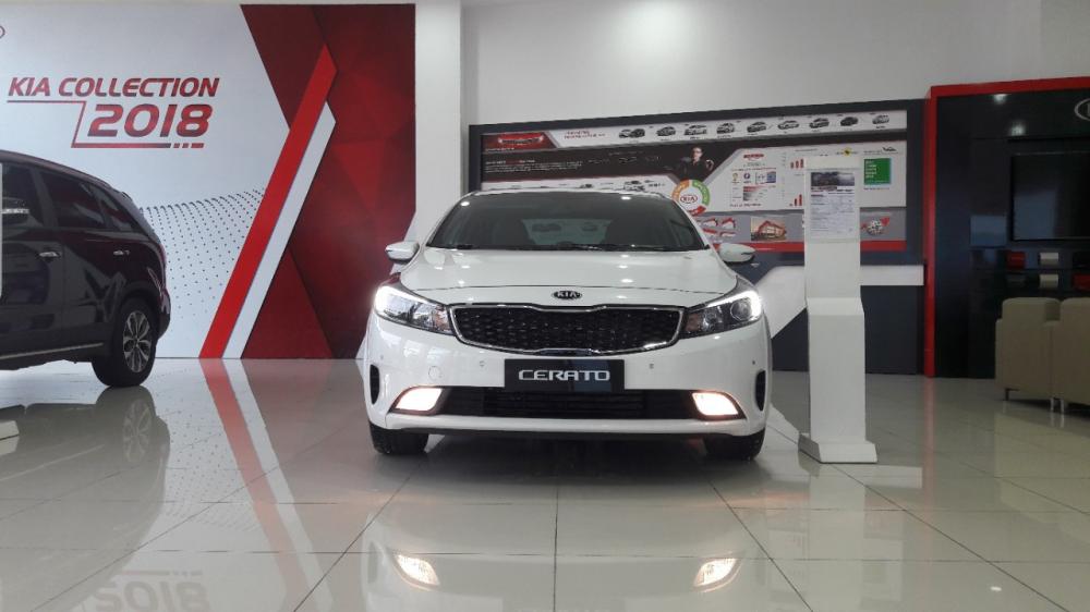 Kia Cerato 2.0 AT 2018 - Bán Cerato 2.0 AT phiên bản mới nhất, giá 635 tr đồng