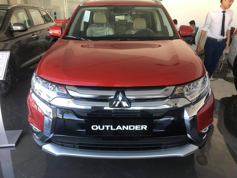 Mitsubishi Outlander 2.0 STĐ 2018 - Bán ô tô Mitsubishi Outlander 2.0 STĐ đời 2018, màu đỏ