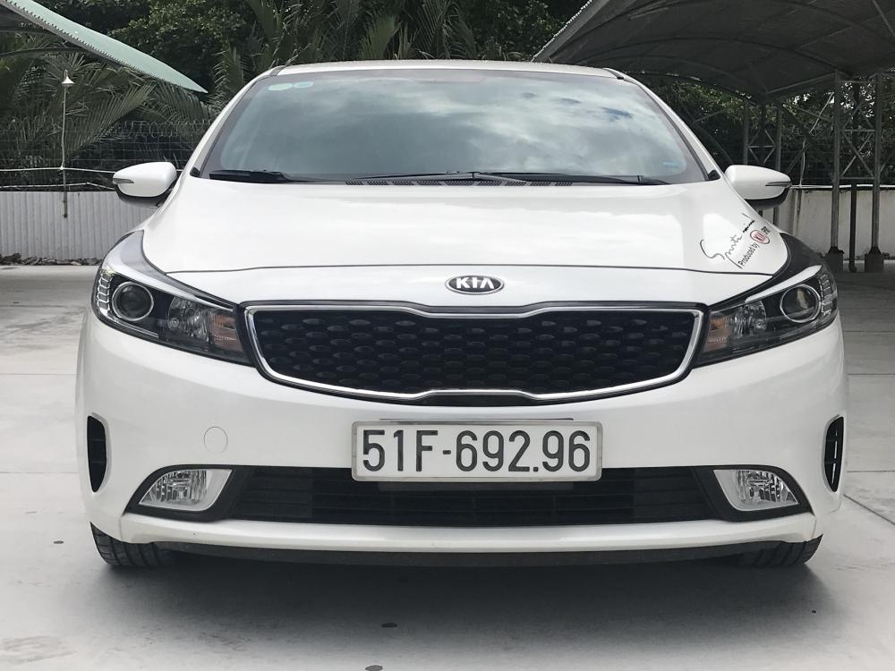 Kia Cerato 1.6MT 2016 - Bán Kia Cerato 1.6 MT 2016, xe gia đình, máy móc nguyên zin bao test hãng