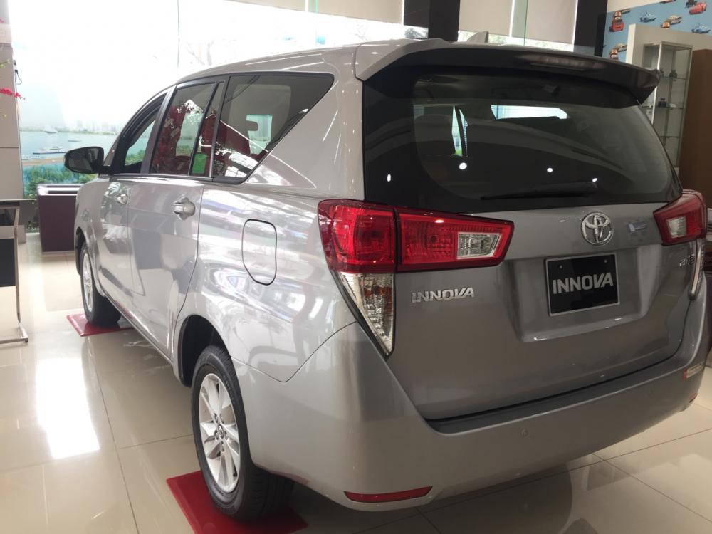 Toyota Innova E 2018 - Bán Toyota Innova E đời 2018, màu bạc