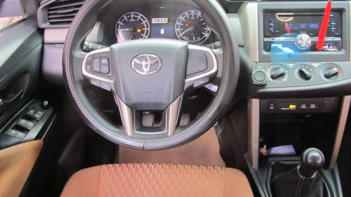 Toyota Innova   2.0 MT  2017 - Bán Toyota Innova 2.0 MT đời 2017, màu bạc  