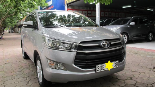 Toyota Innova   2.0 MT  2017 - Bán Toyota Innova 2.0 MT đời 2017, màu bạc  