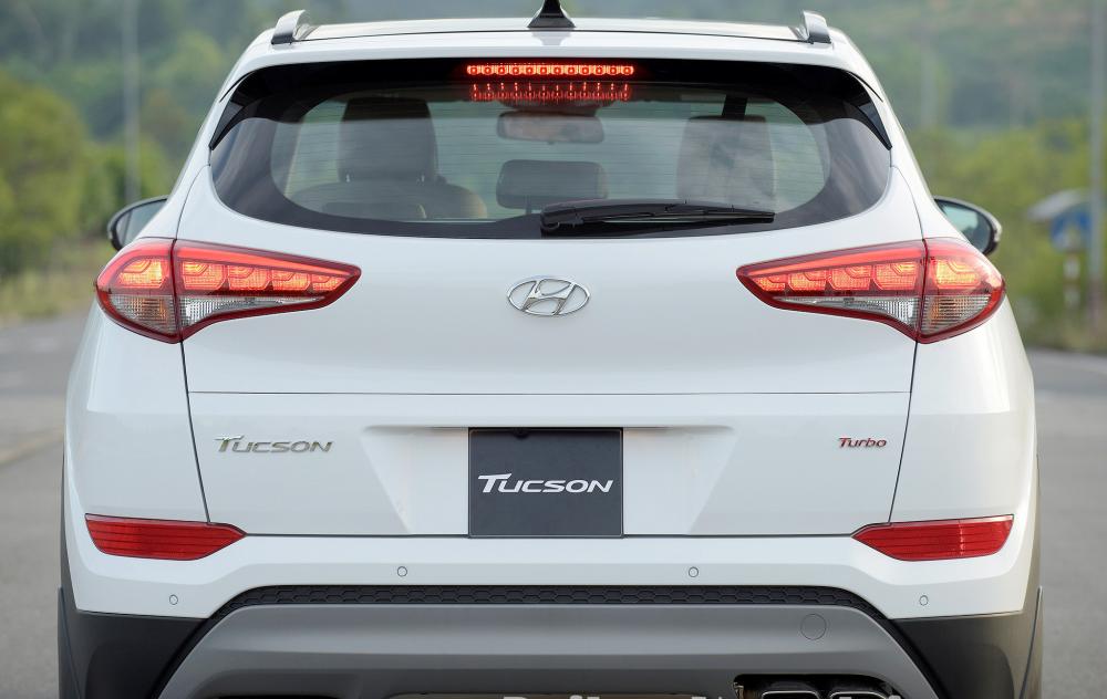 Hyundai Tucson 2.0L  2018 - Hyundai Tucson 2.0L, sx 2018, đủ màu giao ngay, gía tốt Sài Gòn