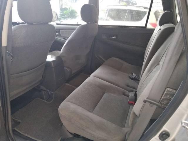 Toyota Innova   2.0E 2013 - Bán Toyota Innova 2.0E đời 2013, màu bạc 