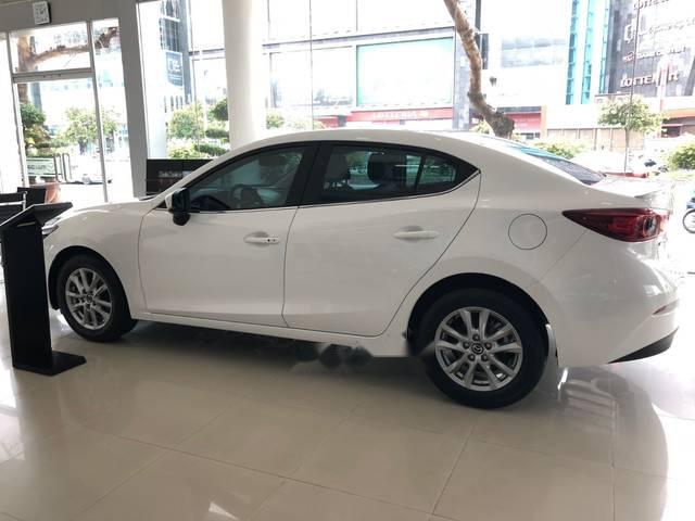 Mazda 3   1.5L SD FL  2018 - Bán xe Mazda 3 1.5L SD FL đời 2018, màu trắng, giá chỉ 659 triệu