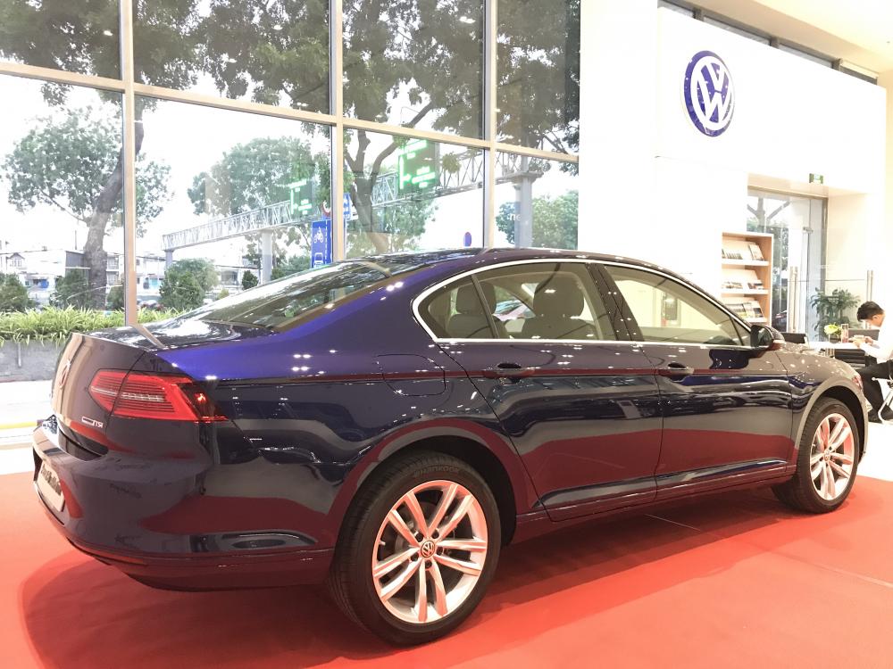 Volkswagen Passat Bluemotion 2018 - Bán Volkswagen Passat nhiều màu giao ngay, giá tốt toàn quốc- 090.364.3659