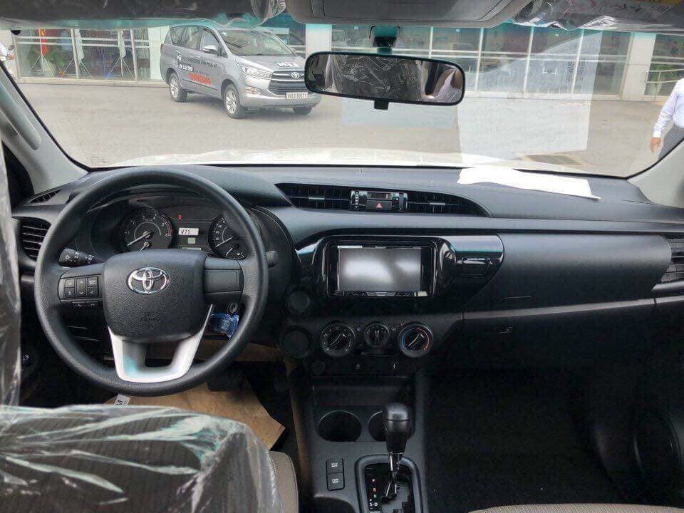 Toyota Hilux 2.4G AT 2018 - Bán Toyota Hilux 2.4G AT năm sản xuất 2018, màu đen, nhập khẩu, giao xe sớm gọi ngay 0986924166