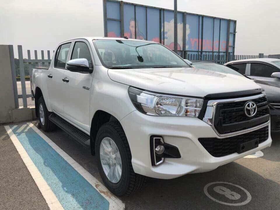 Toyota Hilux 2.4G MT 2018 - Bán Toyota Hilux 2.4G MT 2018, màu trắng, nhập khẩu nguyên chiếc, giao xe sớm alo 0986924166