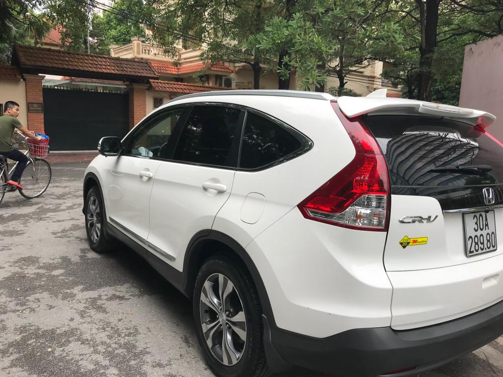 Honda CR V 2.4 at 2014 - Em bán xe Honda CR-V 2.4 AT sx 2014 màu trắng tư nhân chính chủ, xe sơn zin 95%, lốp 5 quả theo xe