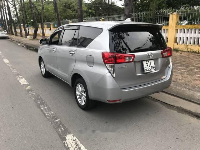 Toyota Innova E 2016 - Bán Toyota Innova E sản xuất năm 2016, màu bạc