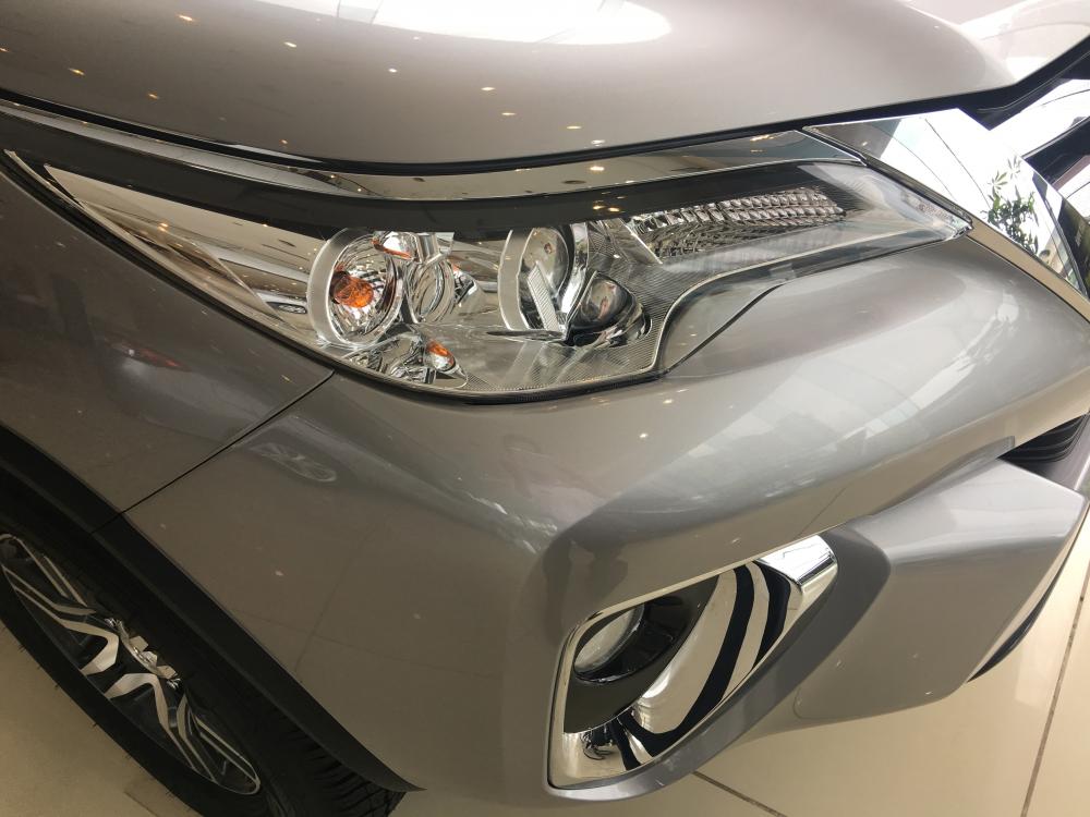 Toyota Fortuner 2.4G 4x2AT 2018 - Bán ô tô Toyota Fortuner 2.4G 4x2AT sản xuất năm 2018, màu bạc, nhập khẩu nguyên chiếc