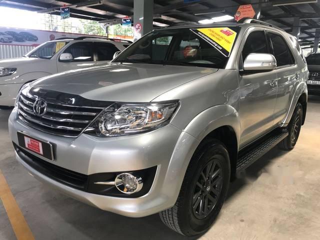 Toyota Fortuner  V (4x2) 2016 - Bán Toyota Fortuner đời 2016, màu bạc