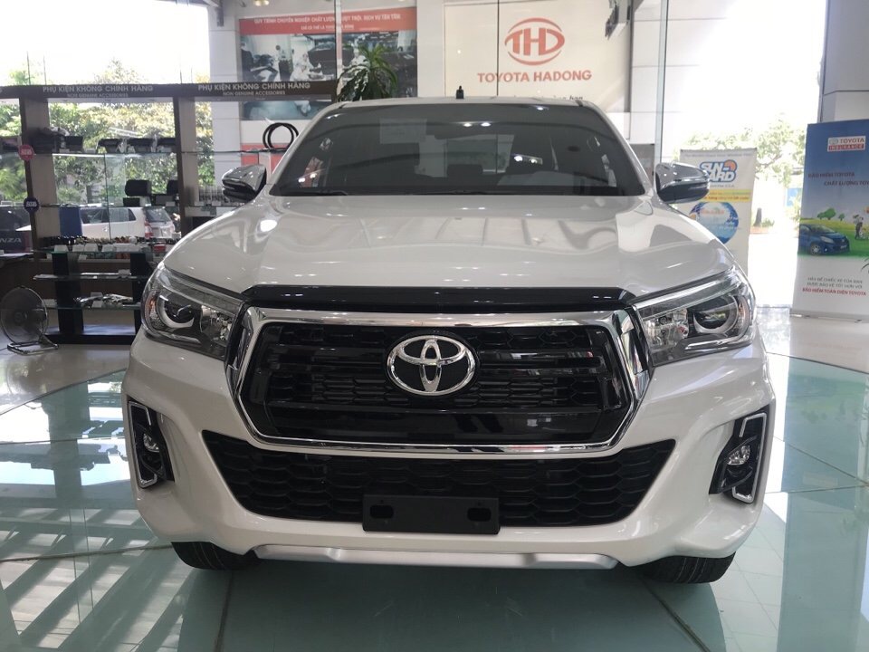 Toyota Hilux 2.8G AT 4x4 2018 - Bán Toyota Hilux 2.8G AT 4x4 2018, màu trắng, nhập khẩu, giá 886tr, đặt xe lấy sớm liên hệ 0986924166