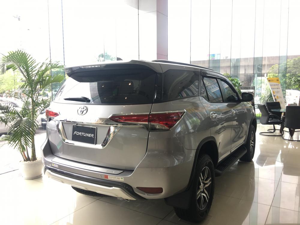 Toyota Fortuner 2.4G 4x2AT 2018 - Bán ô tô Toyota Fortuner 2.4G 4x2AT sản xuất năm 2018, màu bạc, nhập khẩu nguyên chiếc