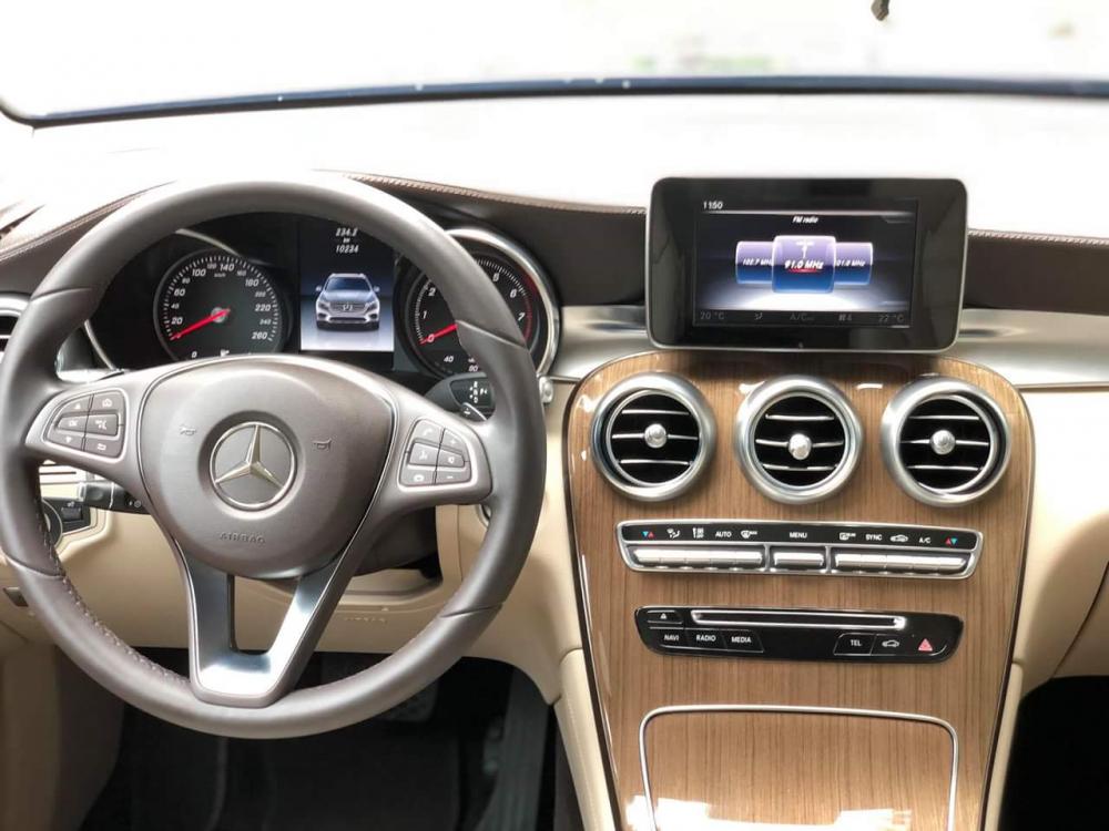 Mercedes-Benz GLC-Class GLC 250 2017 - Bán Mercedes GLC 250 màu xanh, nội thất kem 2017 10.000km