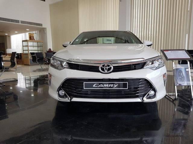 Toyota Camry   2.0  2018 - Bán Toyota Camry 2.0 sản xuất năm 2018, màu trắng