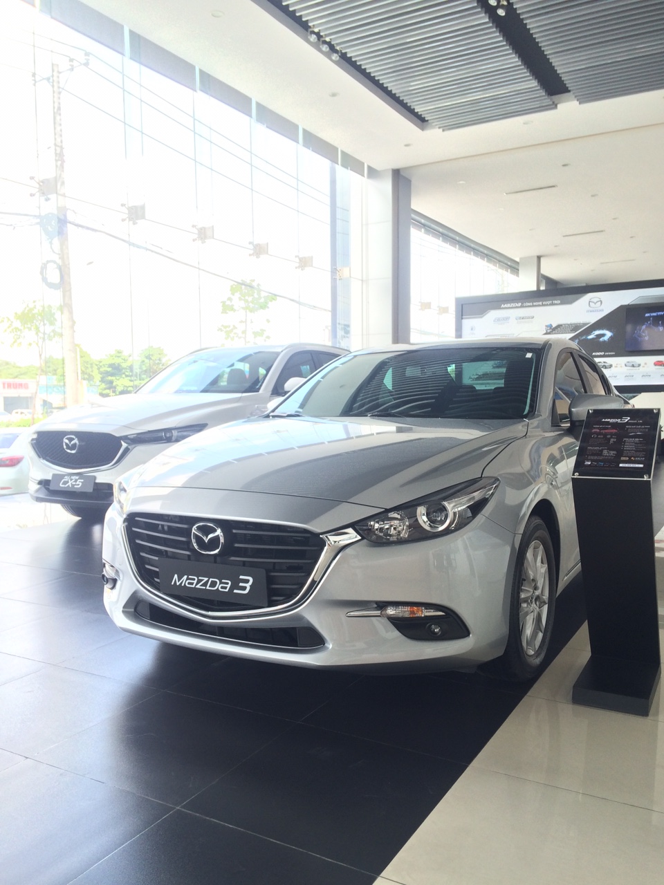 Mazda 3 2018 - Giao ngay Mazda 3 màu bạc, gọi hotline 0907148849 - giao xe tận nhà, bảo hành chính hãng 5 năm