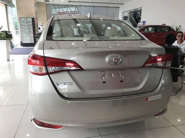 Toyota Vios 2018 - Bán Toyota Vios sản xuất 2018, màu vàng cát