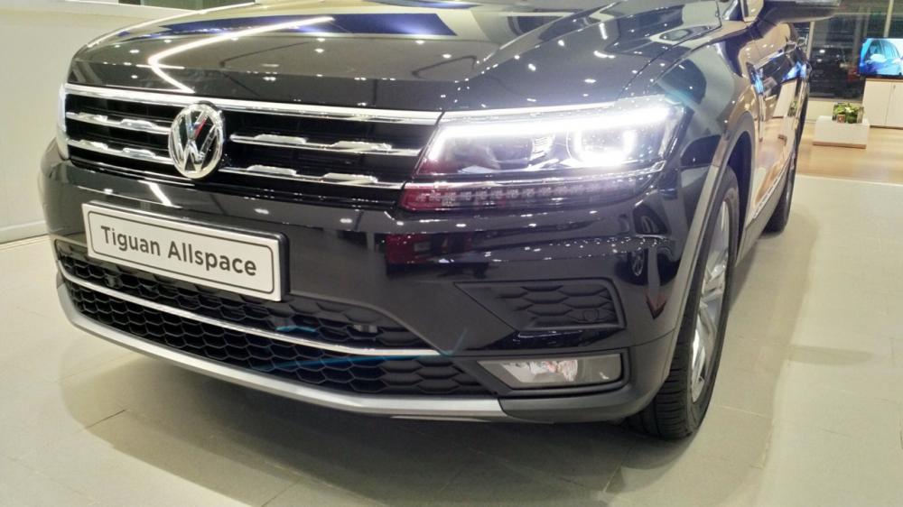 Volkswagen Tiguan 2018 - Bán VW Tiguan 2018 giao sớm tận cửa nhà, hỗ trợ vay 80%- LH 090.364.3659