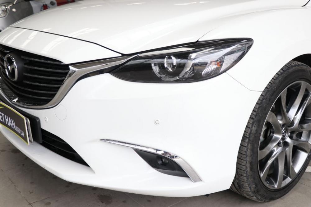 Mazda 6 2.5AT 2017 - Bán ô tô Mazda 6 2.5AT đời 2017, màu trắng, 988 triệu