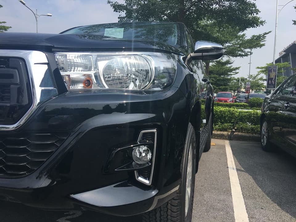 Toyota Hilux 2.4G AT 2018 - Bán Toyota Hilux 2.4G AT năm sản xuất 2018, màu đen, nhập khẩu, giao xe sớm gọi ngay 0986924166