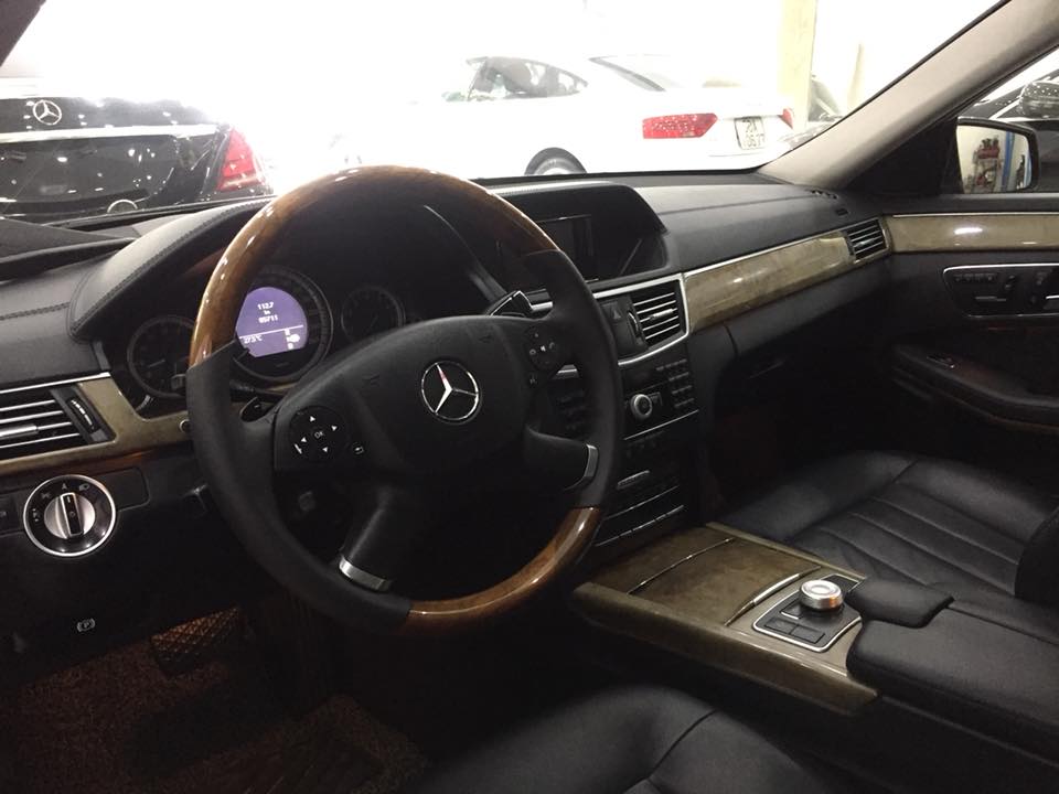 Mercedes-Benz E class E300 2010 - Mercedes E300 model 2011, màu nâu biển Hà Nội