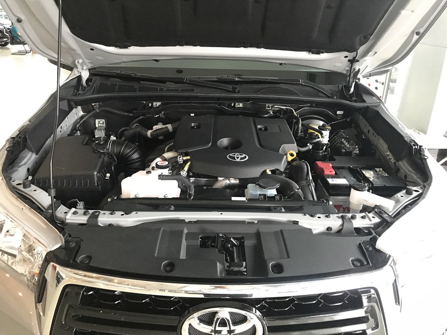 Toyota Hilux 2.4G AT 2018 - Bán Toyota Hilux 2.4G AT đời 2018, màu bạc, xe nhập giao sớm, liên hệ ngay 0986924166