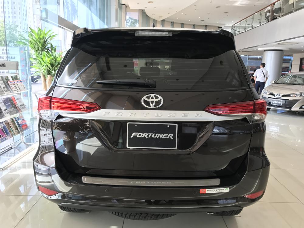 Toyota Fortuner 2.4G MT 2018 - Cần bán Toyota Fortuner 2.4G MT năm 2018, màu nâu, nhập khẩu giao ngay liên hệ 0986924166