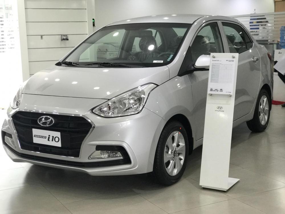 Hyundai Grand i10 1.2 MT   2018 - Hyundai Grand i10 1.2 MT màu bạc khuyến mãi hot tháng 8. Liên hệ để được giá tốt nhất: 0903 175 312