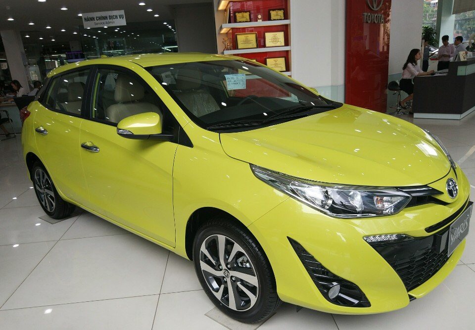 Toyota Yaris 1.5G CVT 2018 - Bán Toyota Yaris 1.5G CVT 2018, màu vàng, nhập khẩu, giao xe sớm liên hệ Mr Trung 0986924166