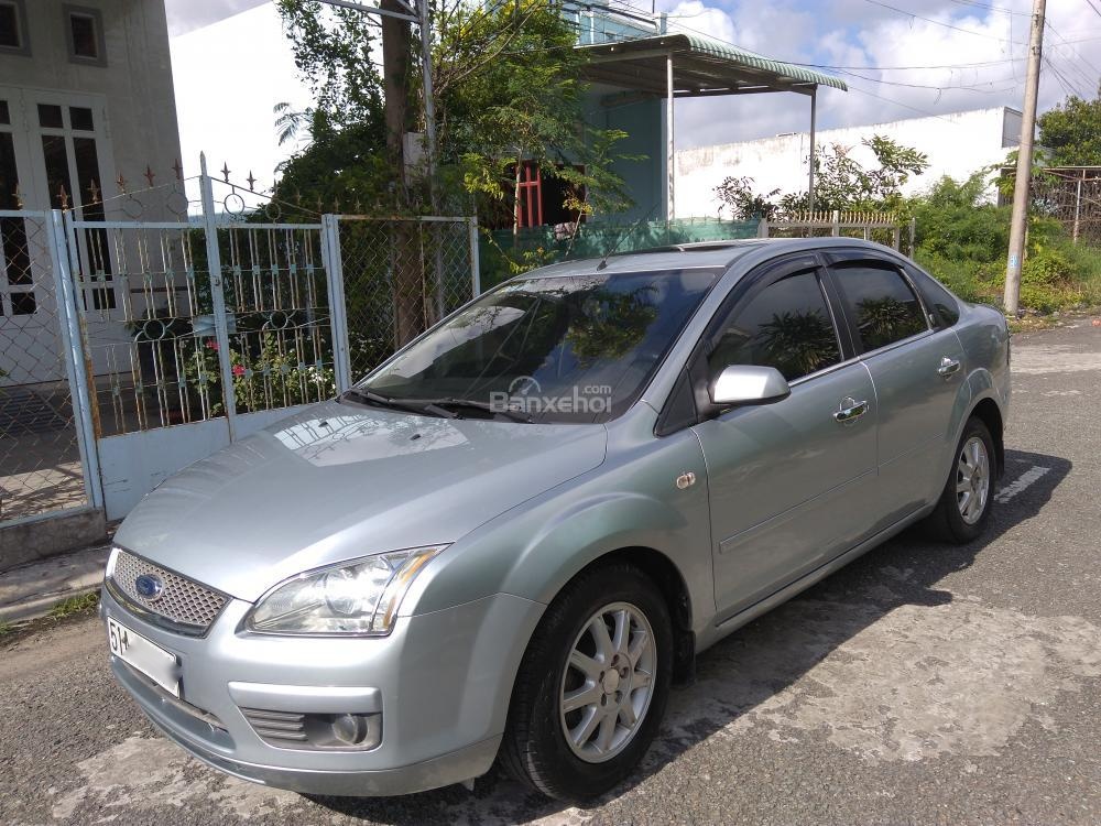 Ford Focus Ghia 2005 - Bán Ford Focus Ghia năm 2005, màu bạc, 280 triệu