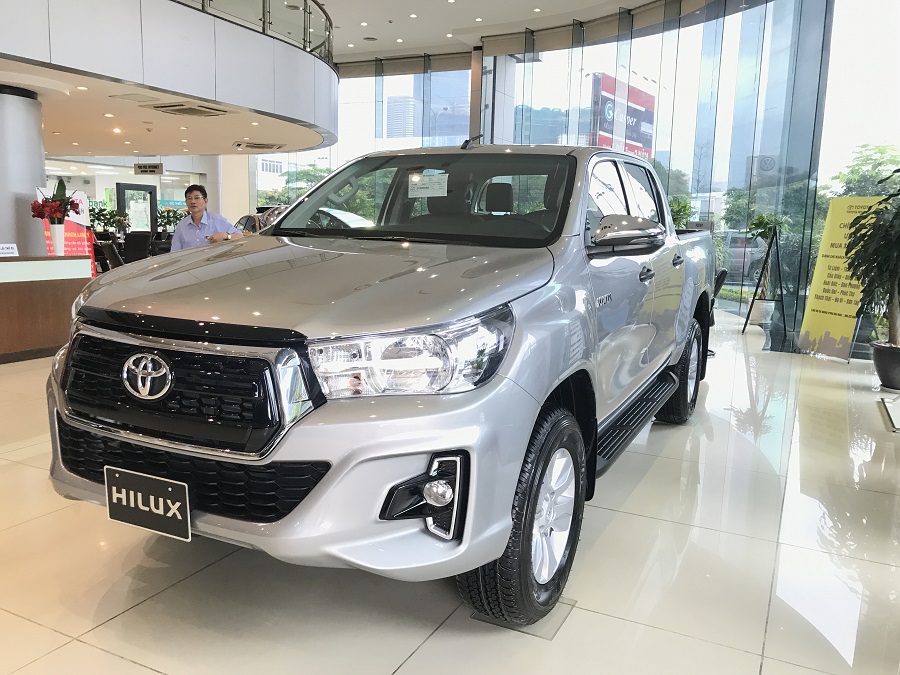 Toyota Hilux 2.4G AT 2018 - Bán Toyota Hilux 2.4G AT đời 2018, màu bạc, xe nhập giao sớm, liên hệ ngay 0986924166