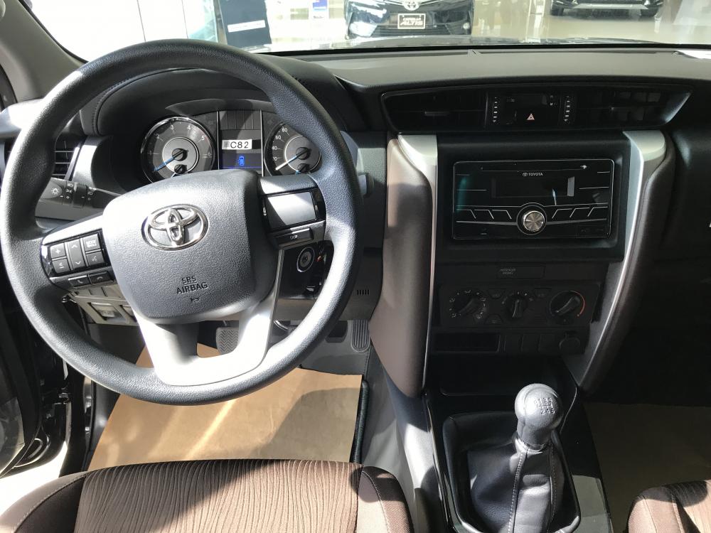 Toyota Fortuner 2.4G MT 2018 - Cần bán Toyota Fortuner 2.4G MT năm 2018, màu nâu, nhập khẩu giao ngay liên hệ 0986924166