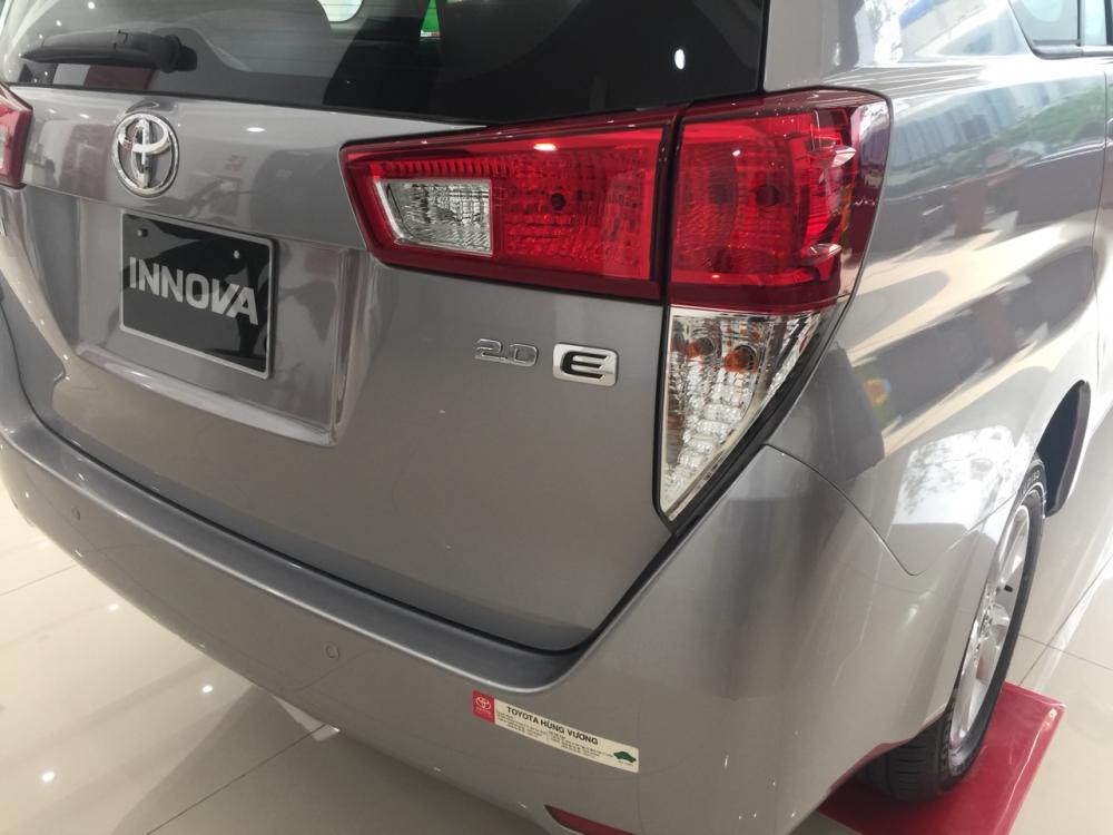 Toyota Innova E 2018 - Bán Toyota Innova E đời 2018, màu bạc