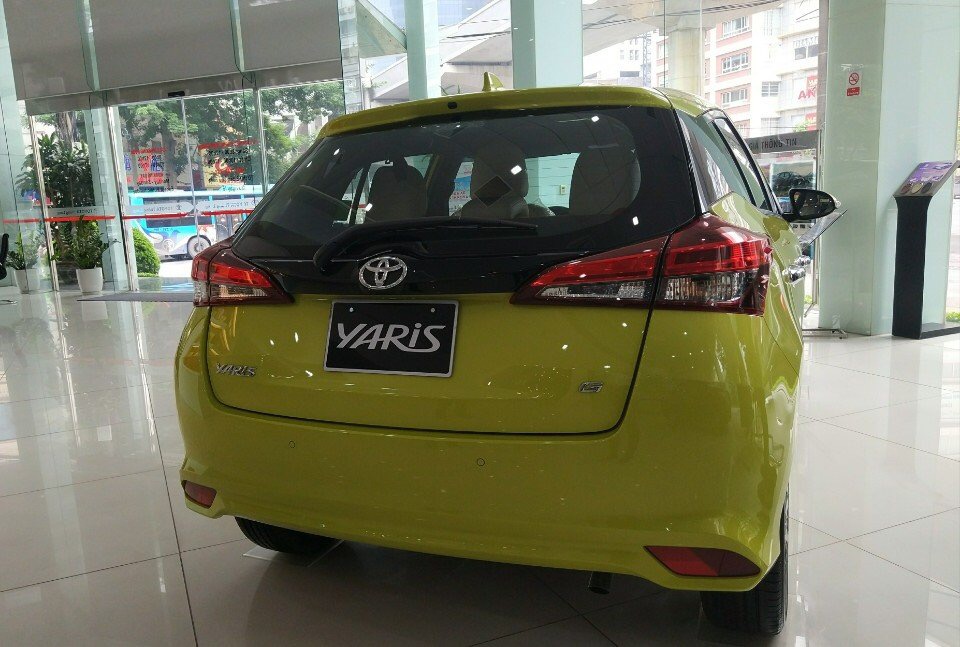 Toyota Yaris 1.5G CVT 2018 - Bán Toyota Yaris 1.5G CVT 2018, màu vàng, nhập khẩu, giao xe sớm liên hệ Mr Trung 0986924166