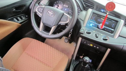 Toyota Innova   2.0 MT  2017 - Bán Toyota Innova 2.0 MT đời 2017, màu bạc  