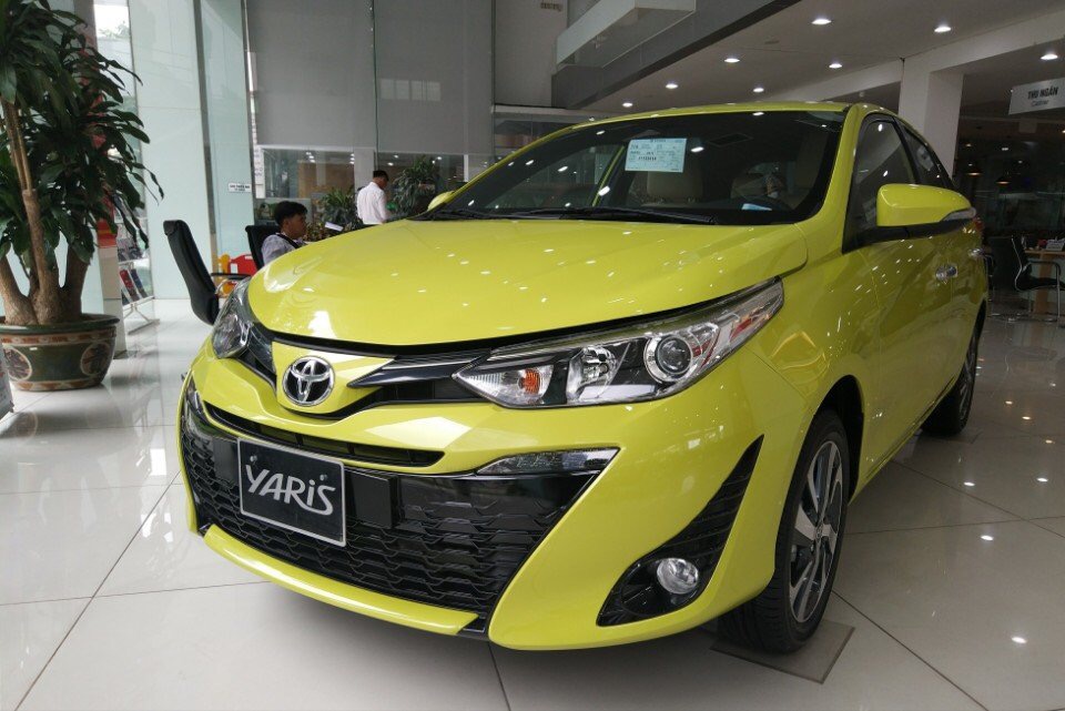 Toyota Yaris 1.5G CVT 2018 - Bán Toyota Yaris 1.5G CVT 2018, màu vàng, nhập khẩu, giao xe sớm liên hệ Mr Trung 0986924166