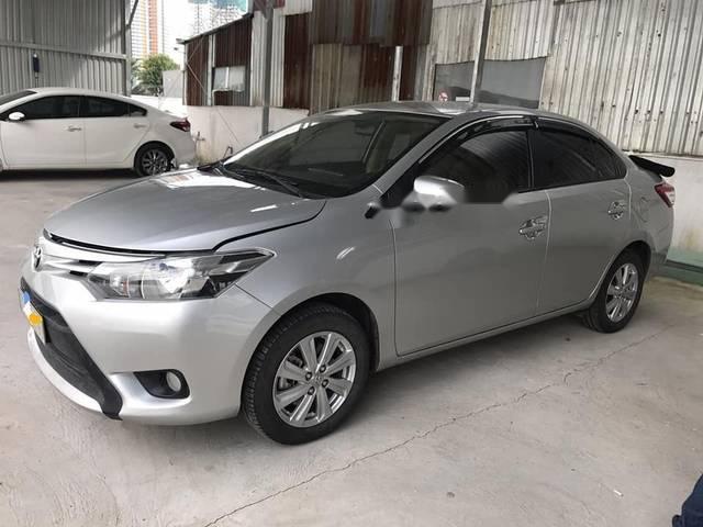 Toyota Vios E   2017 - Bán Toyota Vios E đời 2017, màu bạc số sàn