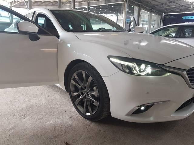 Mazda 6 Premium 2.5AT  2017 - Cần bán xe Mazda 6 Premium 2.5AT sản xuất năm 2017, màu trắng, giá chỉ 988 triệu