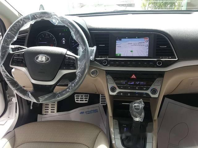 Hyundai Elantra   2.0  2018 - Bán Hyundai Elantra 2.0 đời 2018, màu trắng, giá chỉ 659 triệu 